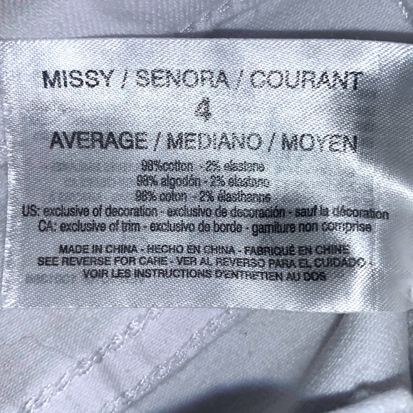 ⭐️NWT🆕White Floral Embroidered Denim SHORTS🌸 - Picture 6 of 10